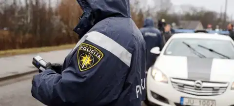 В Резекне взрывом провреждены микроавтобус и несколько автомашин (ДОПОЛНЕНО)