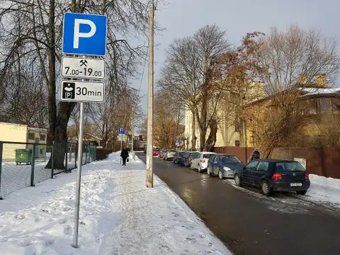 LTAB: Jāmaina satiksmes organizācija publiskajās stāvvietās