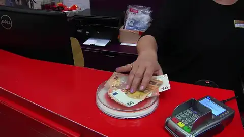 Латвийцам обещают повышение цен на продукты: с каких начнут?