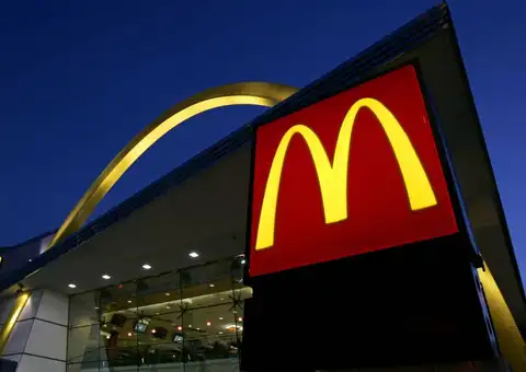 Вас обслуживают роботы: МcDonald’s открыл первый ресторан, где вообще нет персонала (ВИДЕО)