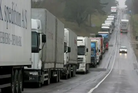Польский журналист: водитель-украинец получает 700 евро, а польский…