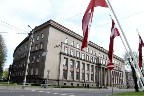 Pieļauj iespēju jauno valdību apstiprināt līdz septembra vidum