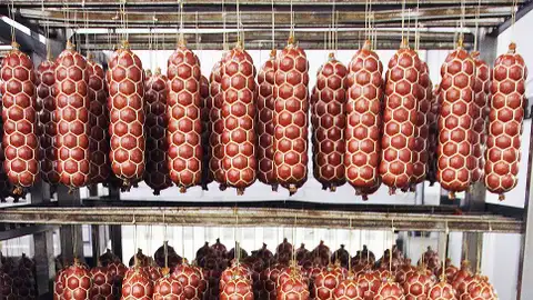 Колбаса не пройдет: Британия запрещает ввоз продуктов из Европы. За нарушение — штраф 6000 евро
