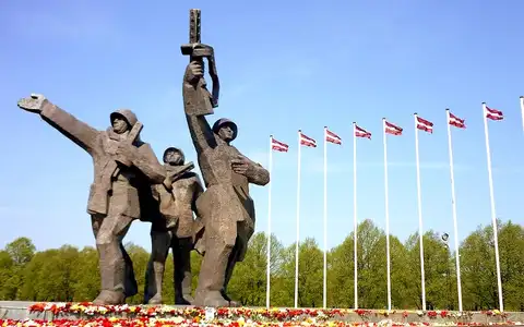 Снести нельзя оставить: депутаты комиссии Сейма бурно обсудили судьбу памятника Освободителям