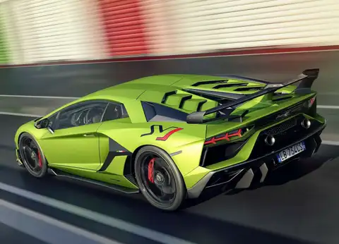Весенняя автовыставка в Риге Auto 2019 на Кипсале: гвоздь программы – спорткар Lamborghini SVJ!