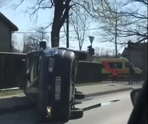 Серьезная авария в Пардаугаве нарушила движение общественного транспорта
