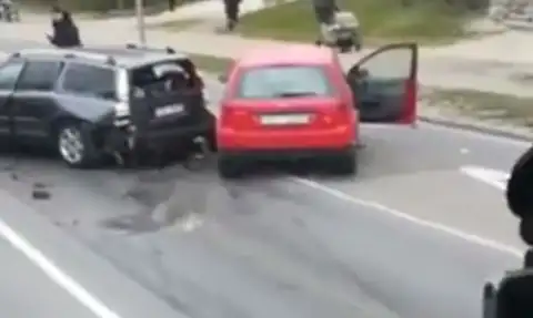 В Кенгарагсе лихому водиле, устроившему ДТП с 5 машинами, настучали по голове (ВИДЕО)