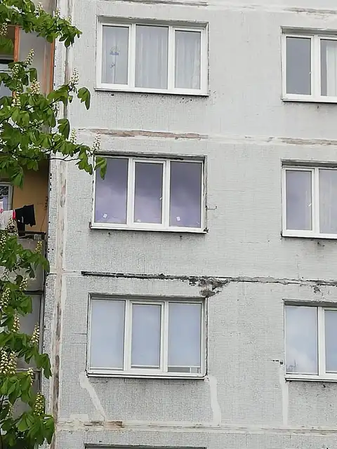 Жители дома в Зиепниеккалнсе в ужасе: человек кричит днем и ночью. Все боятся