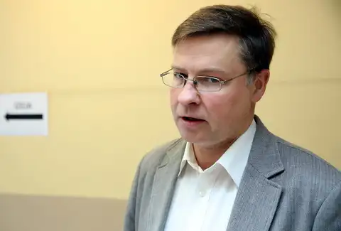 ES komisārs: Trampa administrācijas sākto «tarifu karu» negatīvā ietekme uz pašu ASV varētu būt lielāka nekā uz ES
