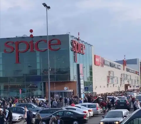 Вчера сразу три торговых центра были эвакуированы в Риге