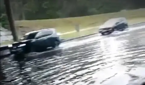 Сильный ливень устроил потоп в Юрмале. ВИДЕО