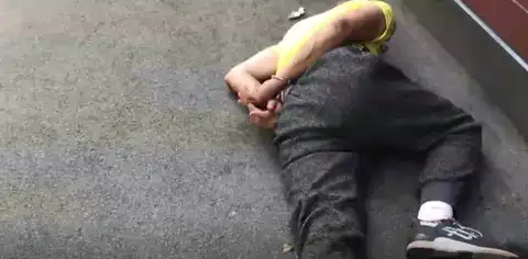«В ходе погони поскользнулся и выбил себе несколько зубов»: грабитель, избивший продавщицу, далеко не ушёл