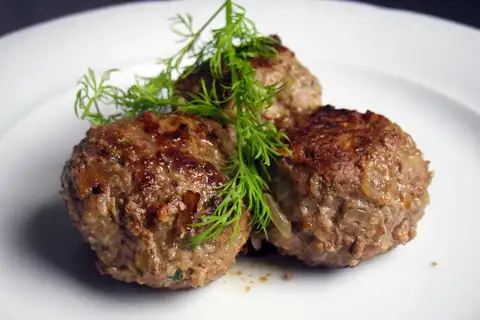 Одна котлета ради климата: пенсионеров в Копенгагене готовят к 80 граммов мяса в неделю