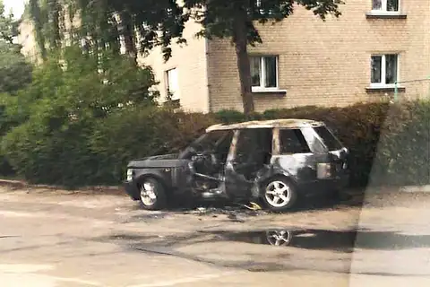 После поджогов автомобилей в микрорайонах Даугавпилса усилено патрулирование