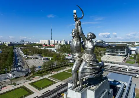 Спасла Милду: почему автор «Рабочего и колхозницы» считалась в СССР неблагонадежной