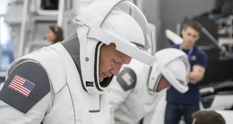 NASA показало новые скафандры (Видео)