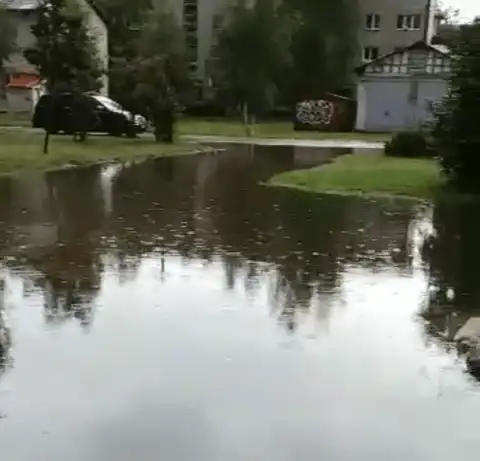 Rīgā sestdien turpinās ielu sakārtošanas darbi pēc spēcīgajām lietusgāzēm