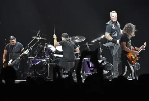 Группа Metallica отменила концерты из-за алкоголизма солиста  