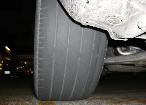 Vairākos autoservisos tuvākie pieraksti ziemas riepu maiņai ir nākamās nedēļas pirmajā pusē