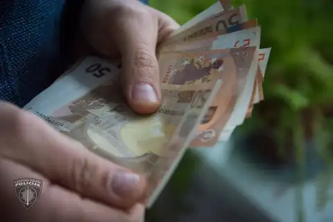 Aiztur ārzemnieku par 350 eiro kukuļa piedāvāšanu policistiem