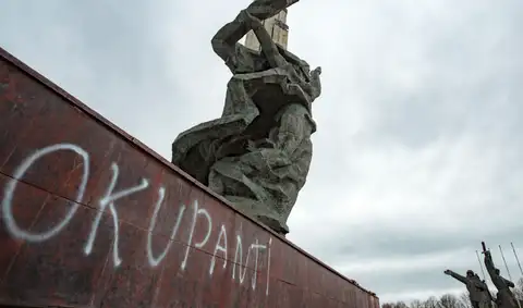 Saeimas Ārlietu komisija vēl nepanāk vienošanos par darba grupu «Uzvaras laukuma» tālākās attīstības ieceres izstrādei