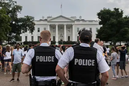 В США задержали подростка после стрельбы в торговом центре