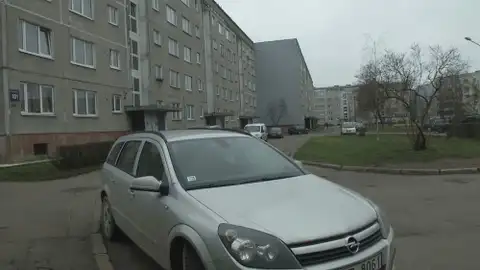 В Пурвциемсе ночью исцарапали 13 машин