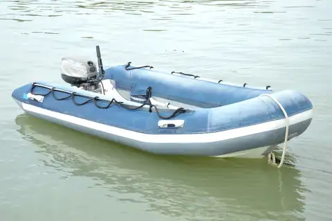 Дрейфовавшая в море туристка выжила благодаря леденцам