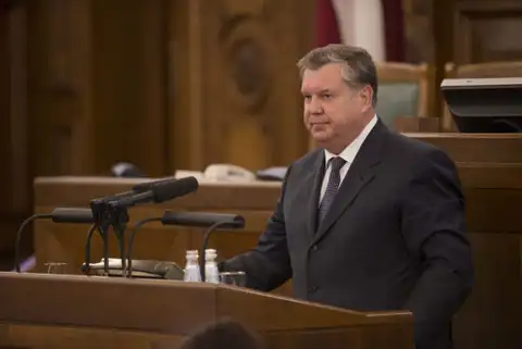 Наглые, а знаний нет: Урбанович о молодых депутатах
