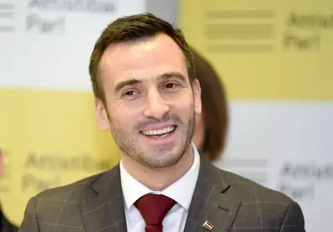 Bukmeikeri prognozē Staķa uzvaru Rīgas domes ārkārtas vēlēšanās
