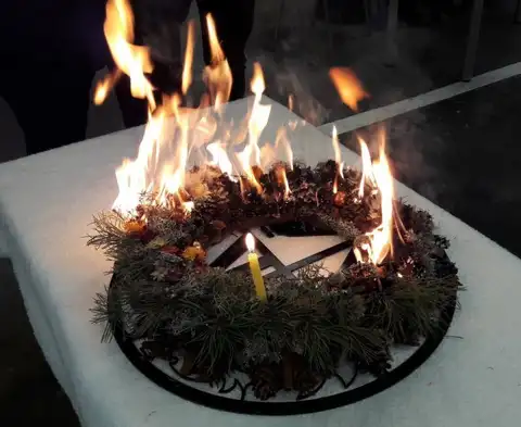 Otrajos Ziemassvētkos ugunsgrēkos cietuši divi cilvēki, Daugavpilī dedzis adventes vainags