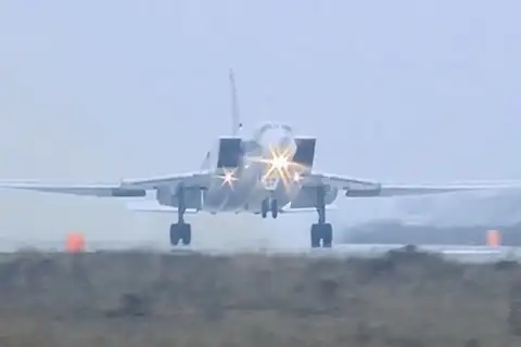 Российский бомбардировщик с отказавшим двигателем сел в поле под Астраханью