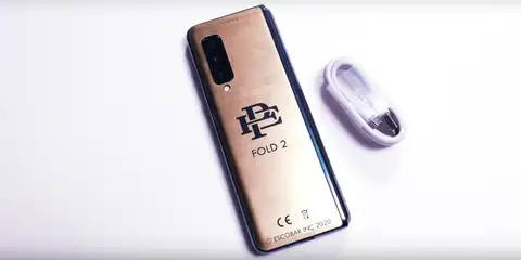Брат Пабло Эскобара выпустил аналог Galaxy Fold за 400 долларов