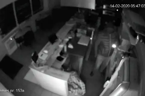 Ночное ЧП в Иманте: странно ограблена пиццерия (ВИДЕО)