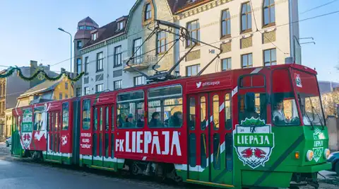 Darba laikā ievainotais Liepājas tramvaja vadītājs no gūtajām traumām miris