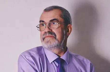 «Денежная купюра — это тоже кусок биологического оружия»: разговор о коронавирусе с инфекционистом Никифоровым