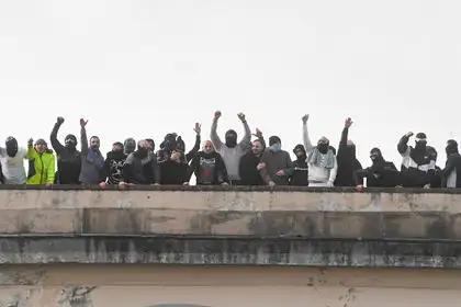 В Италии начались тюремные бунты из-за борьбы с коронавирусом