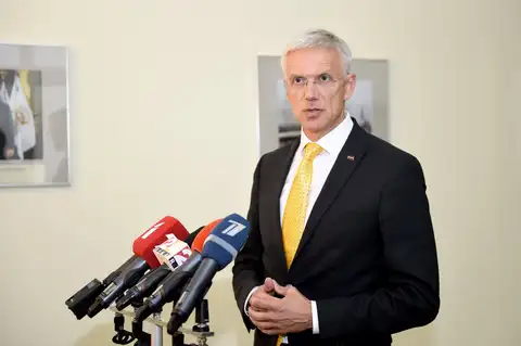 Режим ЧС продлен до 9 июня с некоторыми послаблениями, но обязательным ношением масок в транспорте
