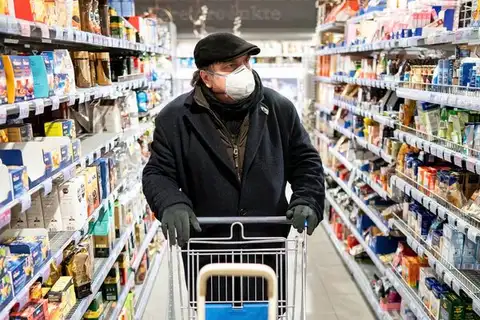 Kariņš un Pavļuts rosina atlikt lemšanu par mazo veikalu atvēršanu