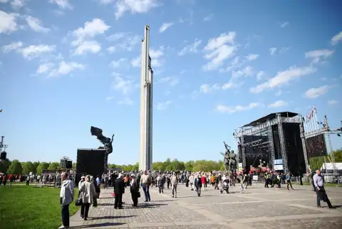Pētnieks: Nevajag demonizēt visus cilvēkus, kuriem sāp pieminekļa Pārdaugavā nojaukšana