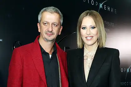 Богомолов рассказал о наказании для венчавшего их с Собчак батюшки  