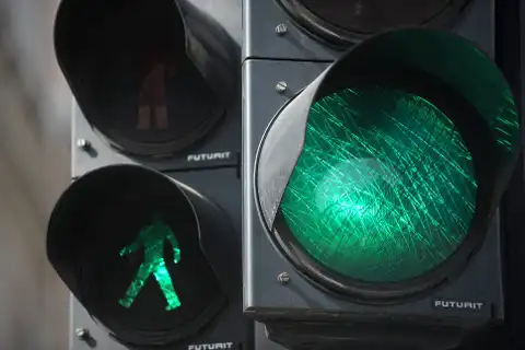 Lāčplēša ielā uzstādīti divi jauni gājēju luksofori