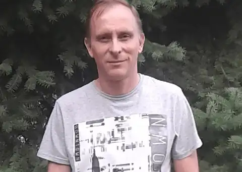 «Снимай трусы, это просто массаж»: российский тренер с 14 лет насиловал спортсменку, угрожая выгнать из команды