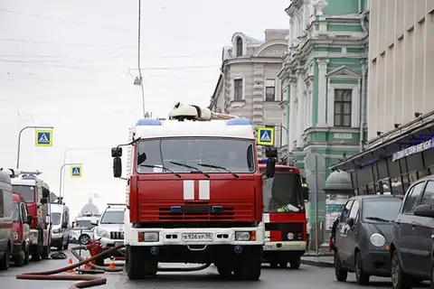 В Петербурге сгорел рефрижератор с телами умерших от коронавируса