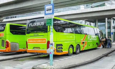 Lietuvā avarējis Varšavas-Tallinas maršruta autobuss, kurā bijuši arī Latvijas valstspiederīgie