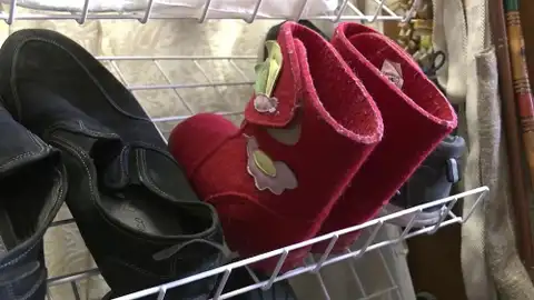 Продавцы там потеряли связь с реальностью: женщина в шоке от увиденного в рижском секонде (ФОТО)