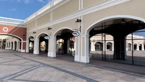 Pircējiem piektdien durvis vērs lielākais ‘outlet ciemats’ Baltijā  