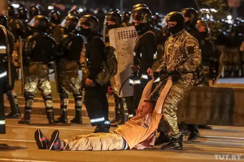 Белорусская власть попала в ситуацию самого узкого пространства для маневра в своей истории. Что будет дальше?