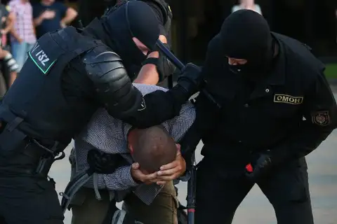 Массовые обыски и задержания оппозиционеров в Белоруссии