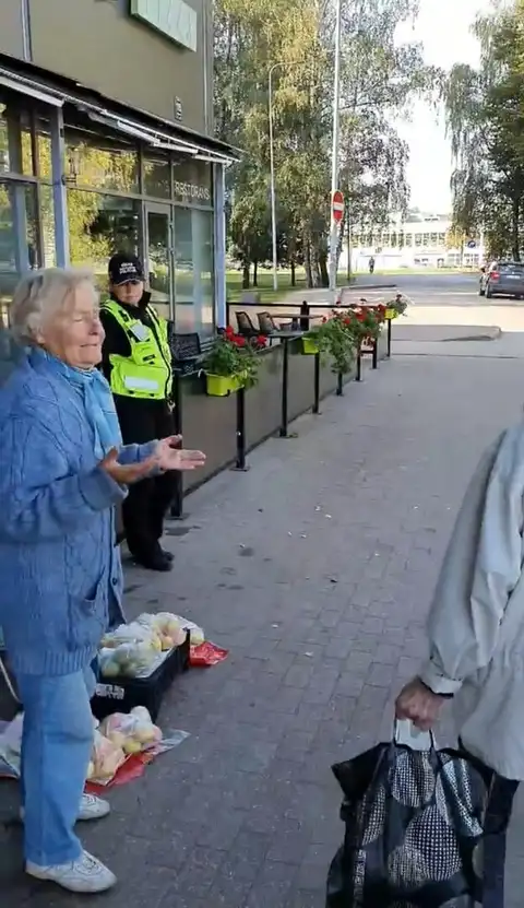 Нас вызвал житель, мы её даже не штрафовали: полиция комментирует инцидент с бабушкой в Иманте
